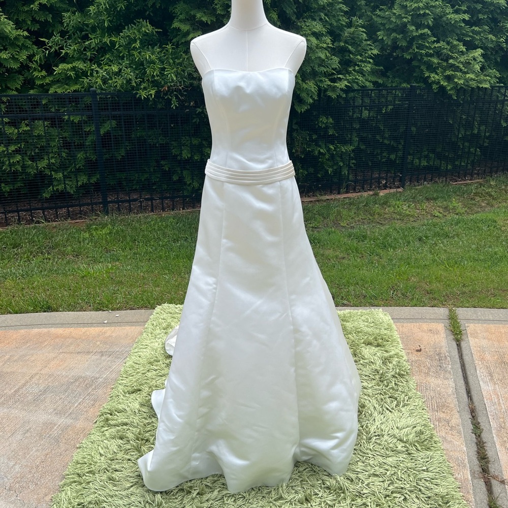 NWT Exclusive Edition Bridal Gown Strapless A-line Satin Size 8 Ivory/Champagne
